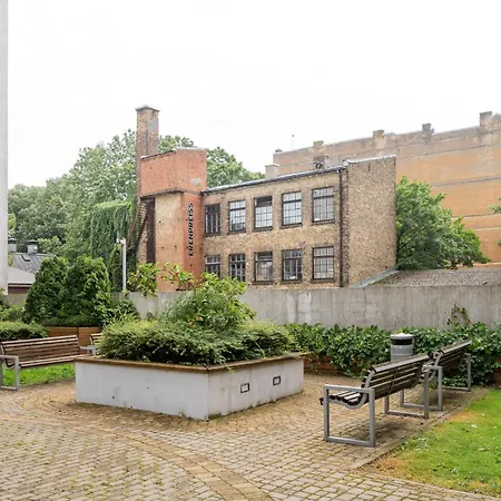 公寓 Spacious In A Park Zone With The Private Terrace
